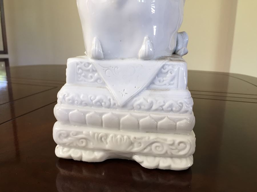 Chinese Foo Dog White Porcelain Statue Figurine 12 Inches Tall [Photo 15]