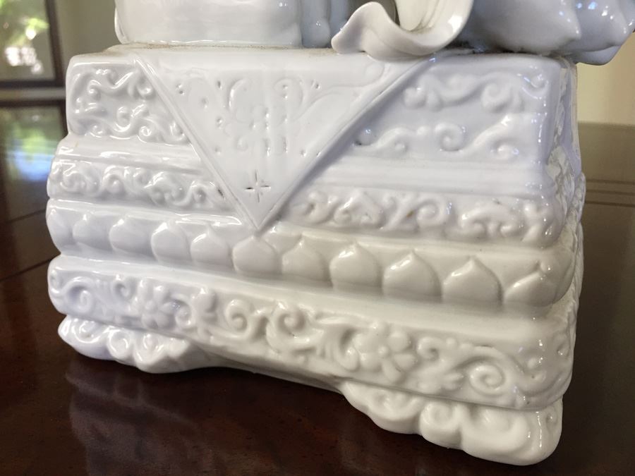 Chinese Foo Dog White Porcelain Statue Figurine 12 Inches Tall [Photo 13]