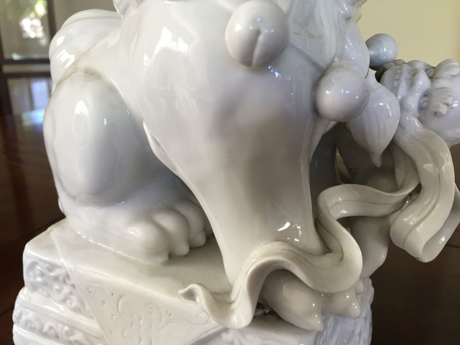 white foo dog statues