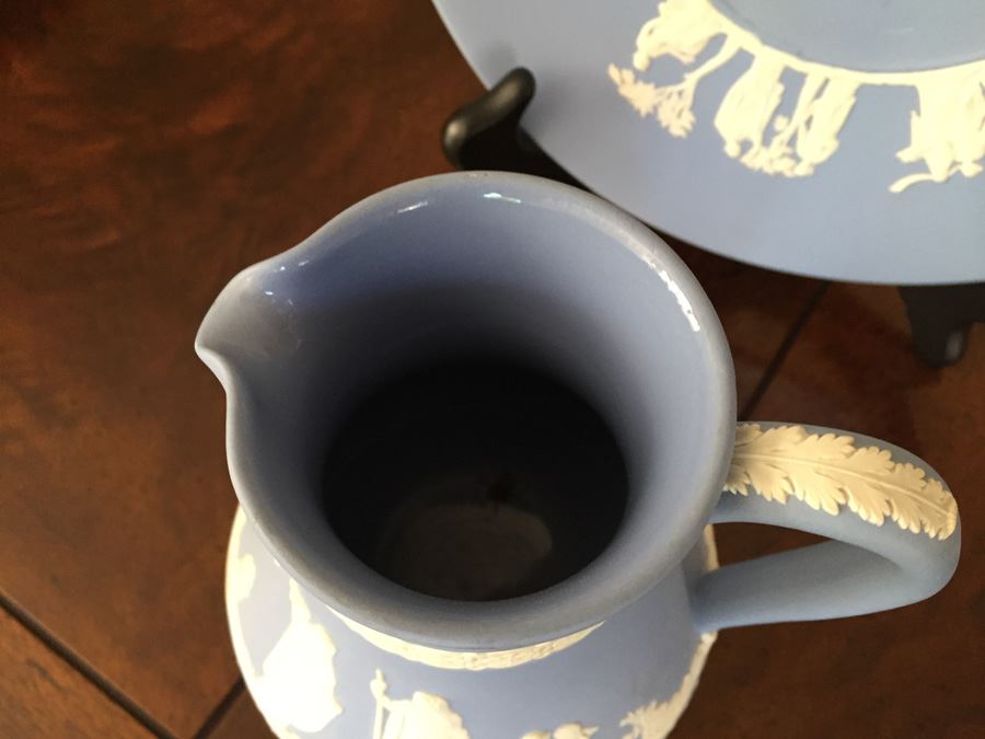 Vintage 1956 Wedgwood Blue And White Plate And Pitcher [Photo 7]