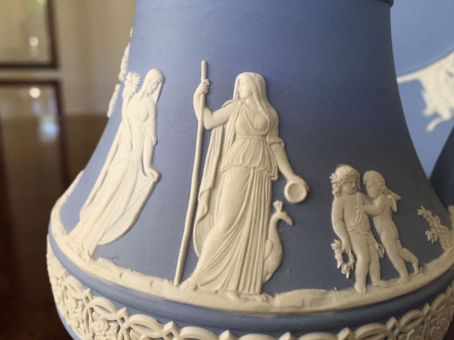 Vintage 1956 Wedgwood Blue And White Plate And Pitcher [Photo 5]