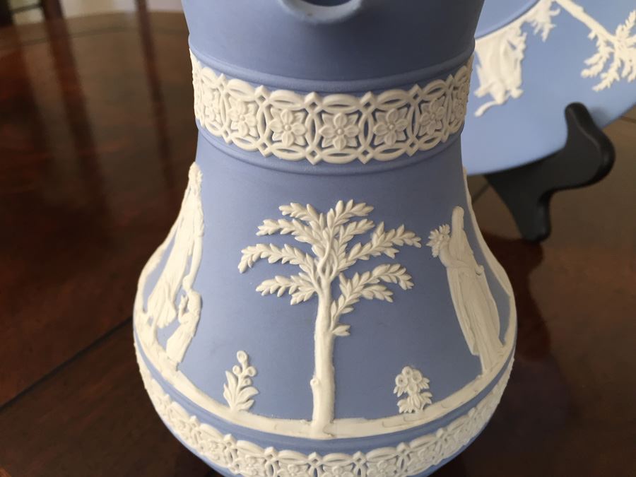 Vintage 1956 Wedgwood Blue And White Plate And Pitcher [Photo 11]