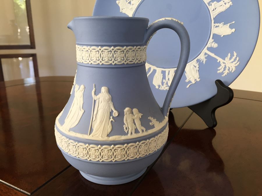 Vintage 1956 Wedgwood Blue And White Plate And Pitcher [Photo 4]