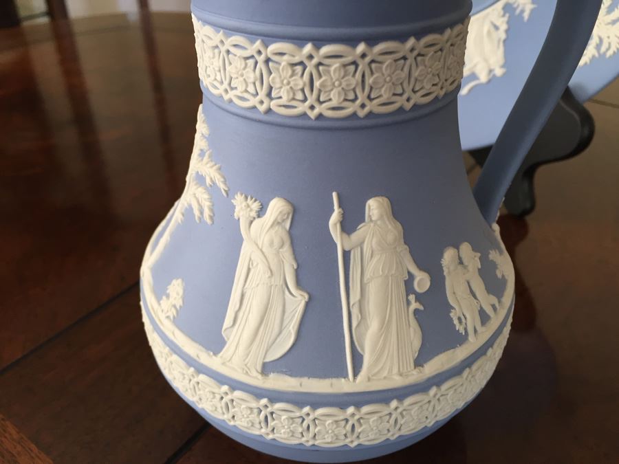 Vintage 1956 Wedgwood Blue And White Plate And Pitcher [Photo 12]