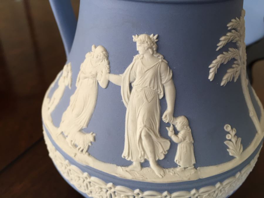 Vintage 1956 Wedgwood Blue And White Plate And Pitcher [Photo 10]