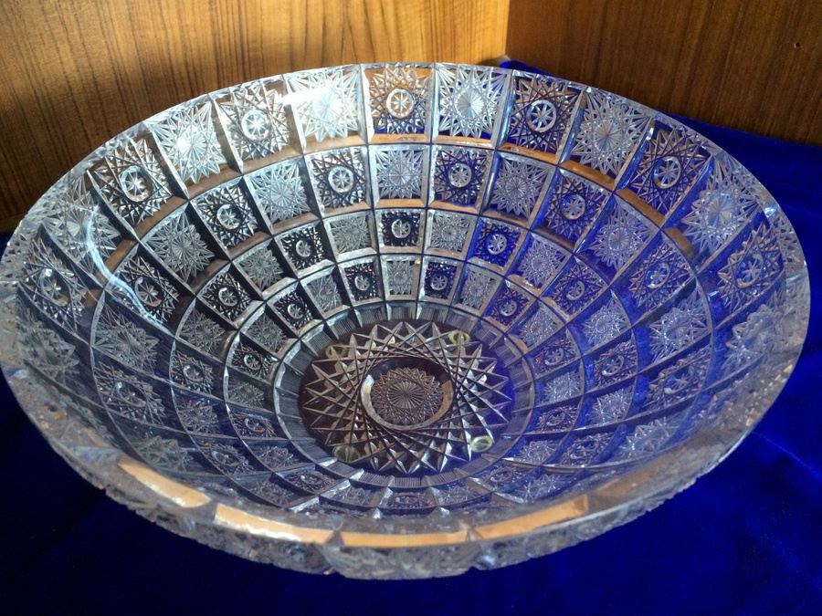 Beautiful Cut Crystal Bowl [Photo 2]