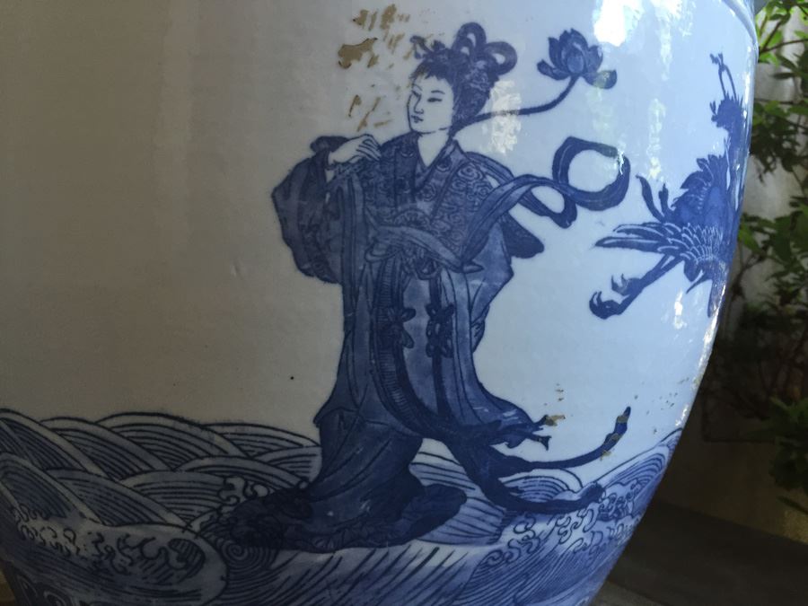 Large 18' Diameter Blue And White Pot With Wooden Stand [Photo 14]