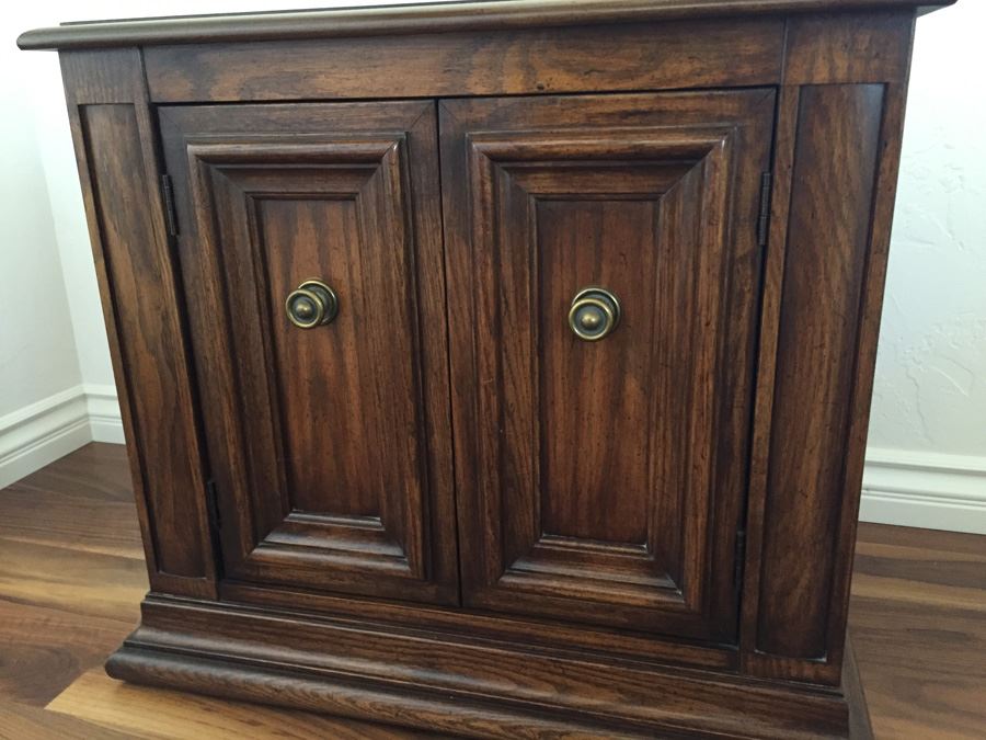 White Furniture Co Nightstand Table [Photo 4]