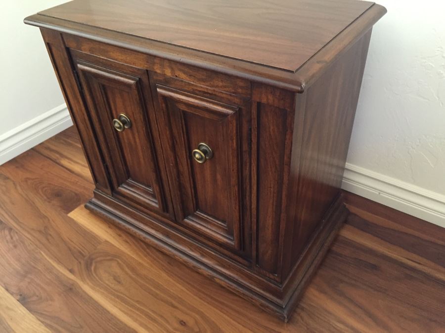 White Furniture Co Nightstand Table [Photo 5]