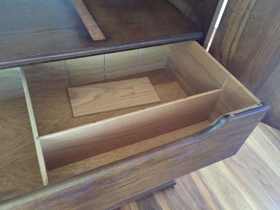 White Furniture Co Dresser [Photo 6]