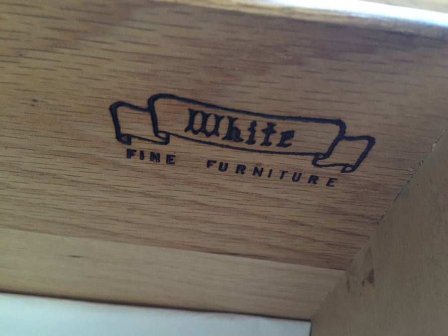 White Furniture Co Dresser [Photo 3]