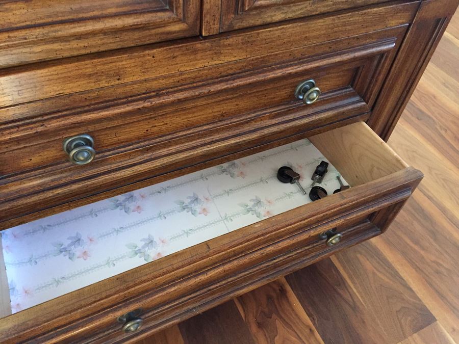 White Furniture Co Dresser [Photo 10]