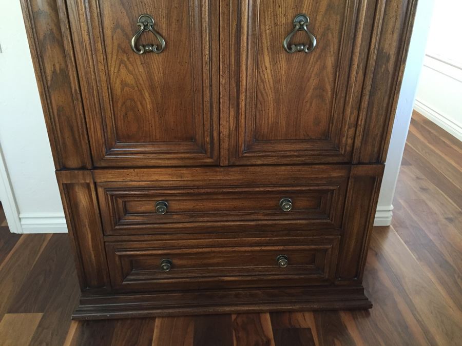 White Furniture Co Dresser [Photo 5]