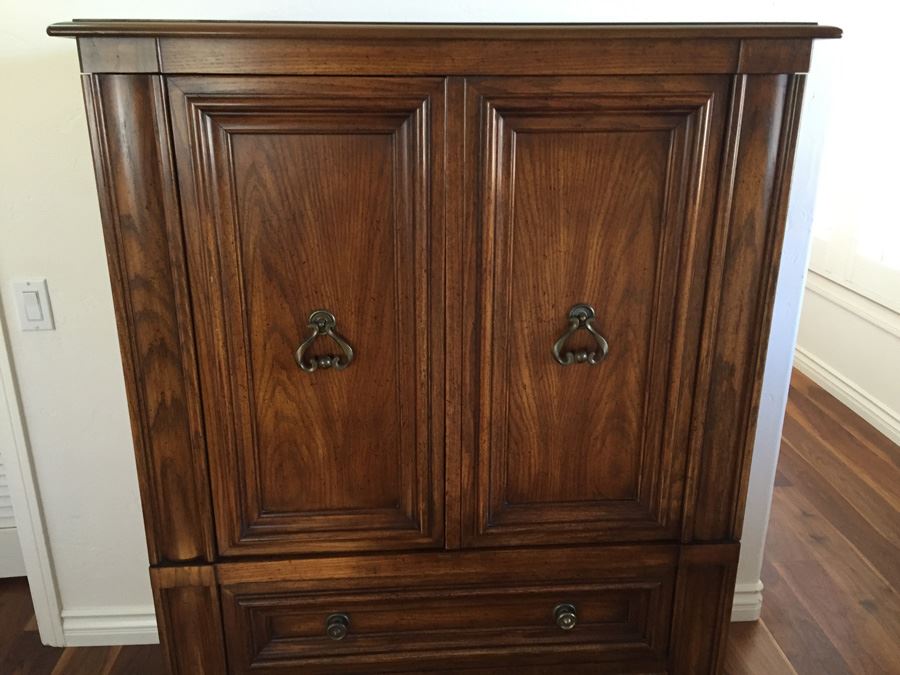 White Furniture Co Dresser [Photo 4]