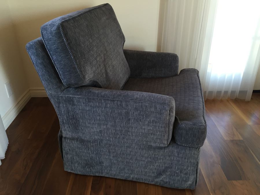 Upholstered Arm Chair With Ottoman [Photo 7]