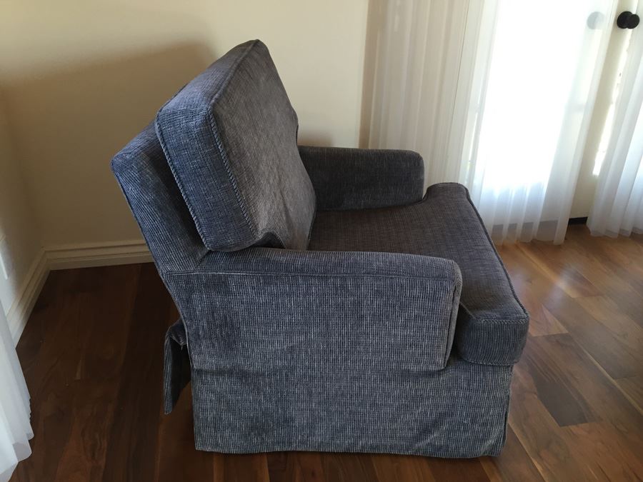 Upholstered Arm Chair With Ottoman [Photo 6]
