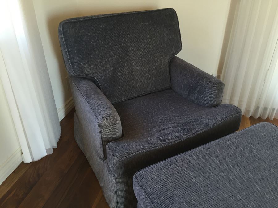 Upholstered Arm Chair With Ottoman [Photo 3]