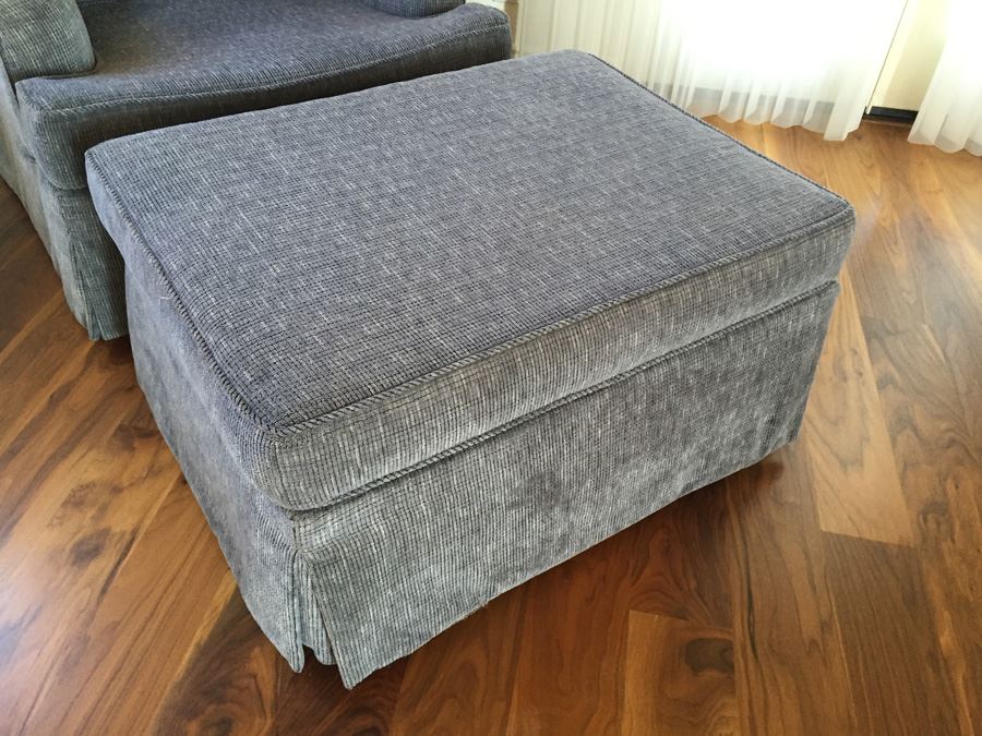 Upholstered Arm Chair With Ottoman [Photo 2]