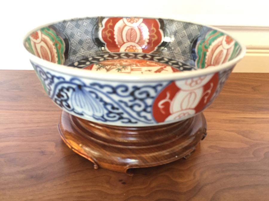 Japanese Imari Bowl With Wooden Stand [Photo 1]