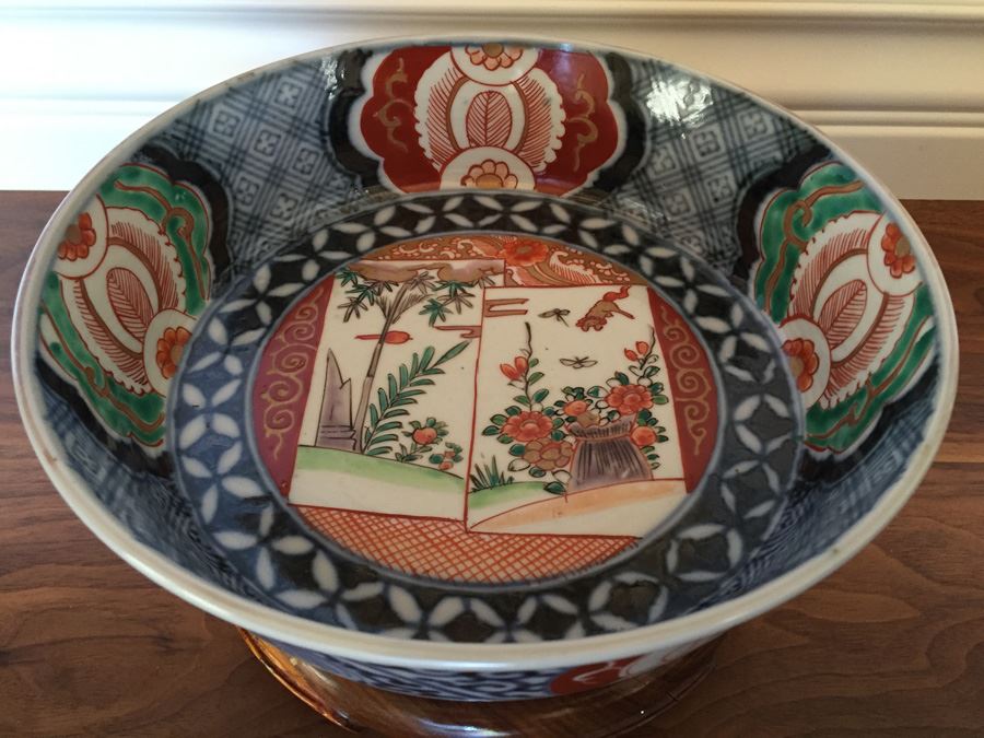 Japanese Imari Bowl With Wooden Stand [Photo 2]