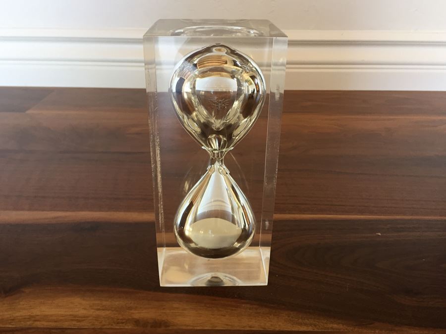 Large Lucite Hourglass [Photo 4]