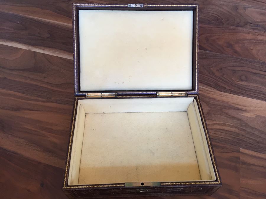 Vintage 10 Inch Leather Bound Box [Photo 3]