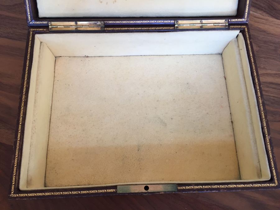 Vintage 10 Inch Leather Bound Box [Photo 8]