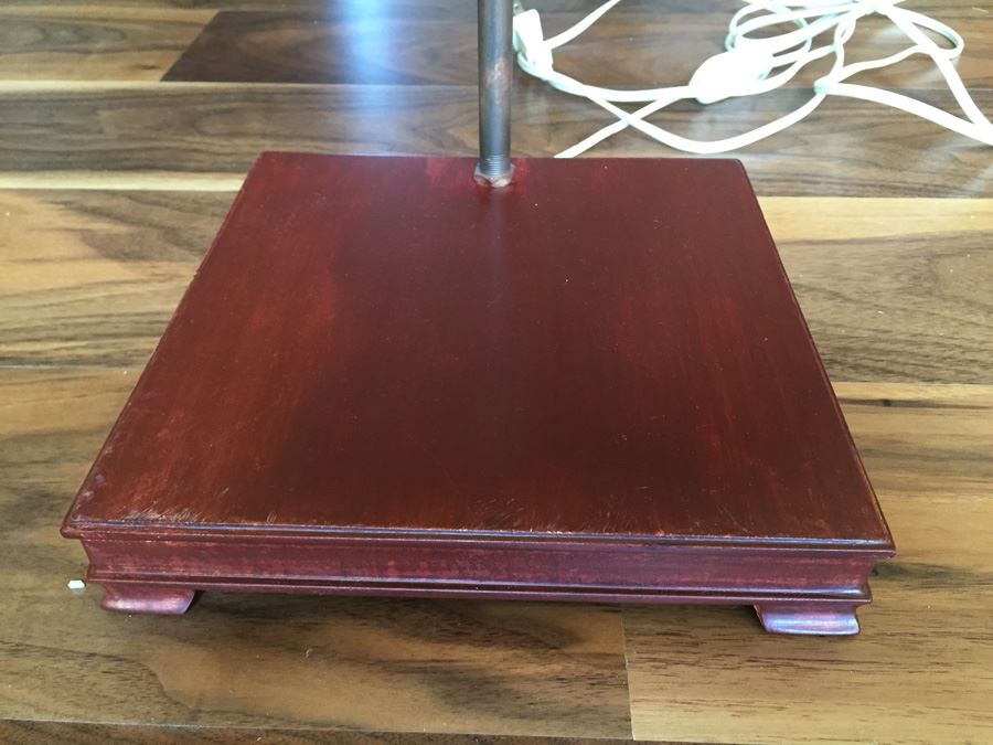 Nice Table Lamp With Integrated Stand For Displaying Collectibles On [Photo 3]