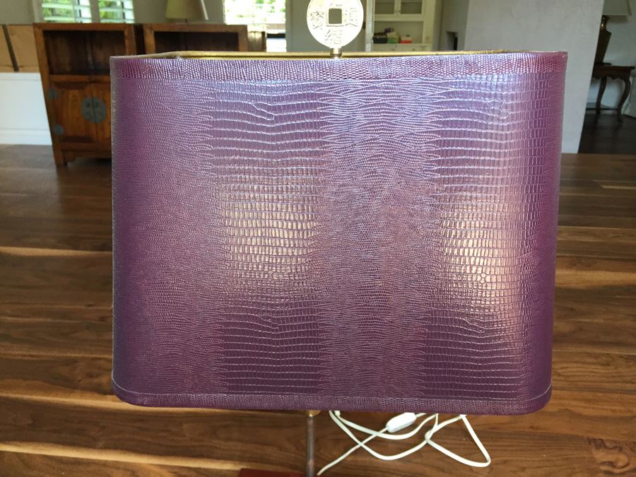 Nice Table Lamp With Integrated Stand For Displaying Collectibles On [Photo 4]