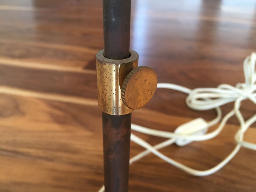 Nice Table Lamp With Integrated Stand For Displaying Collectibles On [Photo 5]