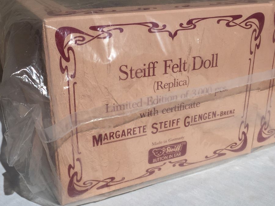 Pair Of Limited Edition Steiff Feld Dolls New In Box Made In Germany [Photo 10]