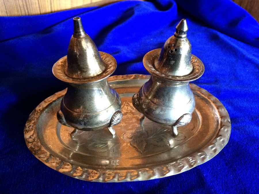 Silverplate Salt & Pepper Shakers with Tray [Photo 1]
