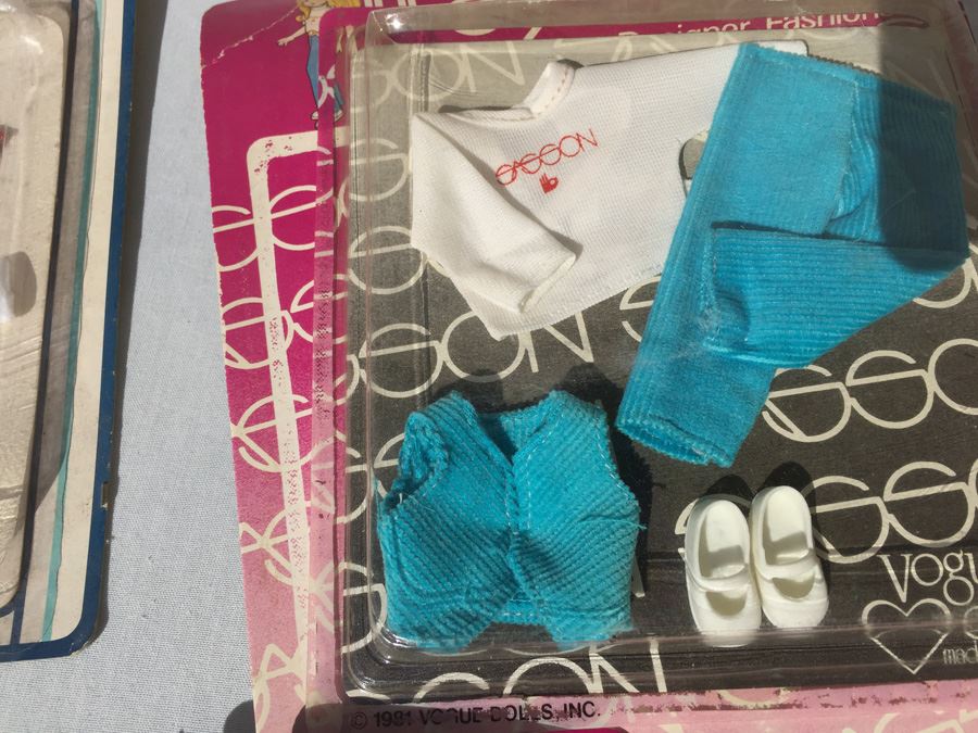 Lot Of Ginny Vogue Dolls Clothing Mostly Off Card [Photo 8]