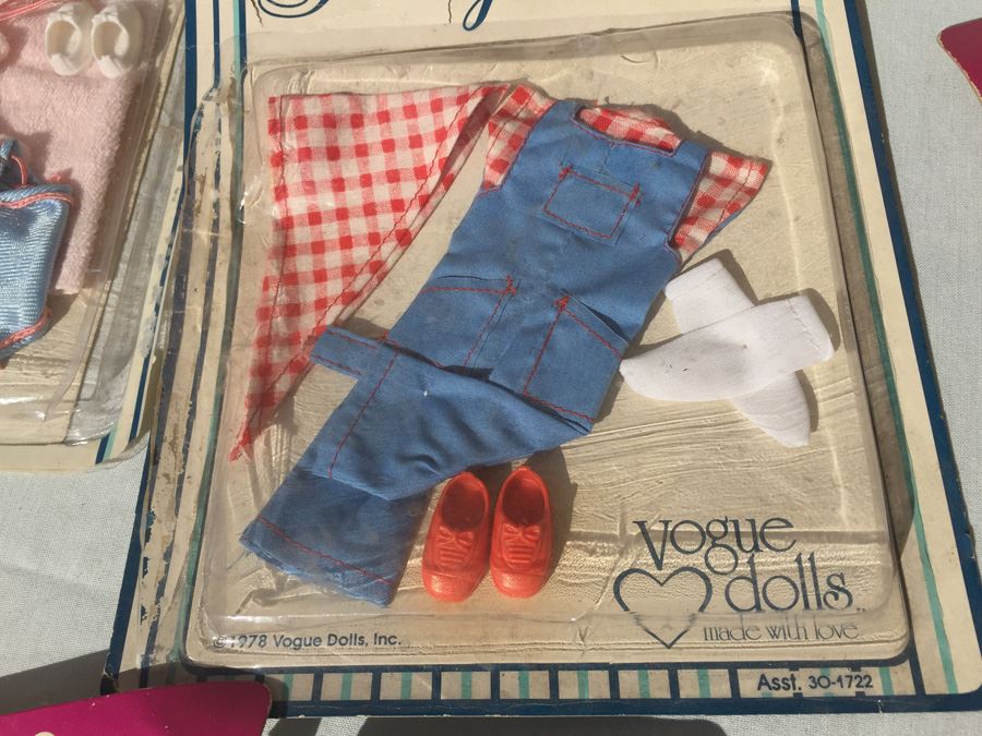 Lot Of Ginny Vogue Dolls Clothing Mostly Off Card [Photo 7]
