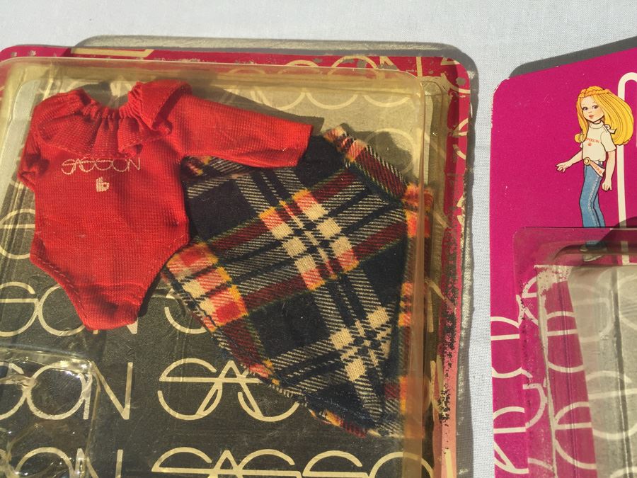 Lot Of Ginny Vogue Dolls Clothing Mostly Off Card [Photo 2]