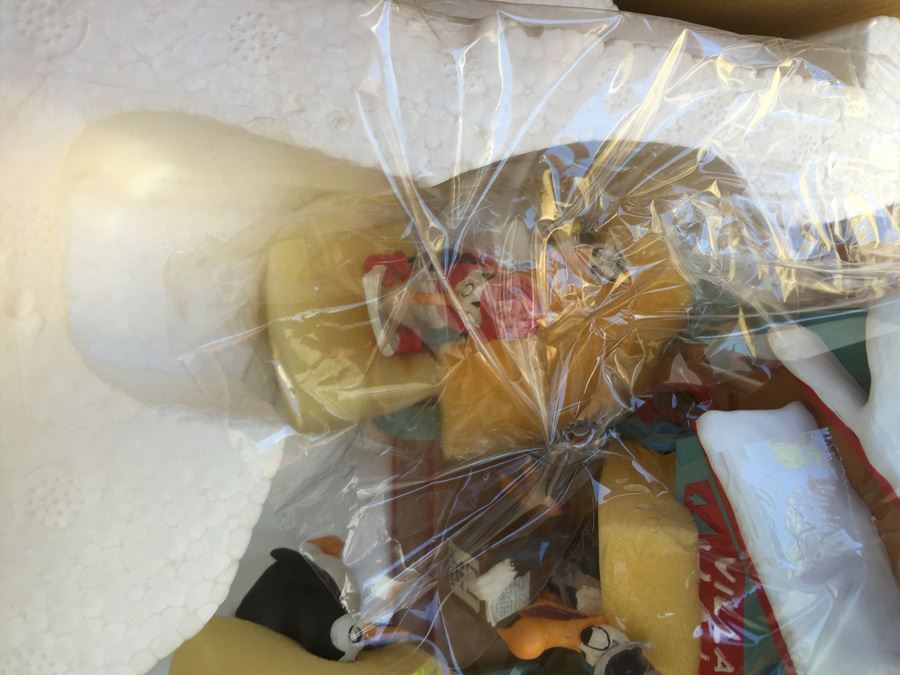 Danbury Mint North Pole Village Hall Disney Winter Wonderland [Photo 5]