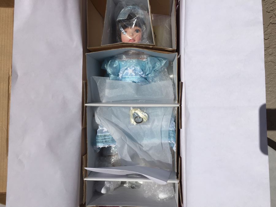 Marie Osmond Dolls Limited Edition Doll Alyssa Blue [Photo 2]