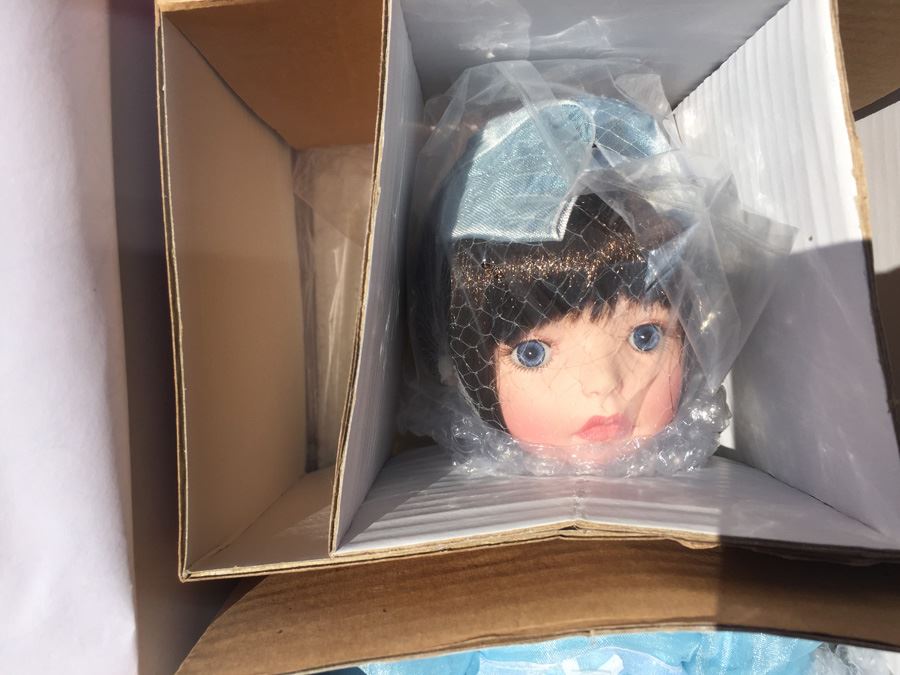 Marie Osmond Dolls Limited Edition Doll Alyssa Blue [Photo 5]