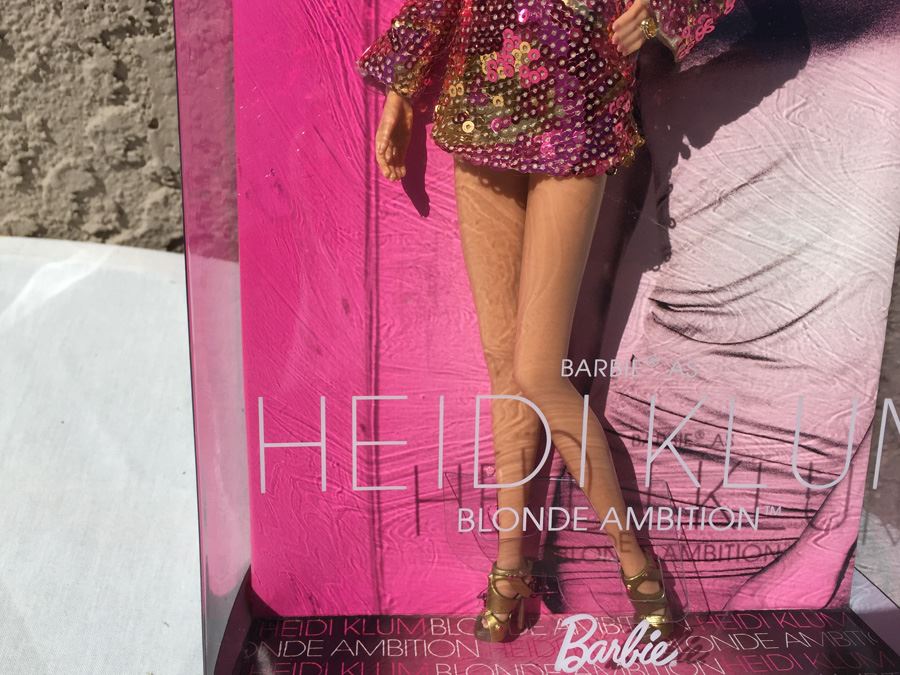 Barbie Heidi Klum Doll Mattel 2009 [Photo 3]