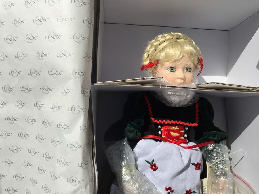 LENOX Children Of The World Doll Collection Gretchen The Little Fraulein New In Box [Photo 3]