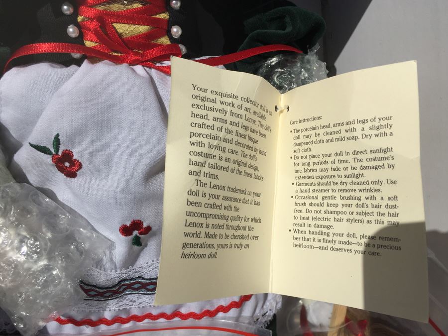 LENOX Children Of The World Doll Collection Gretchen The Little Fraulein New In Box [Photo 6]