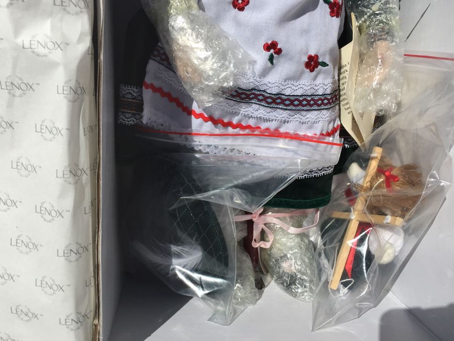 LENOX Children Of The World Doll Collection Gretchen The Little Fraulein New In Box [Photo 4]