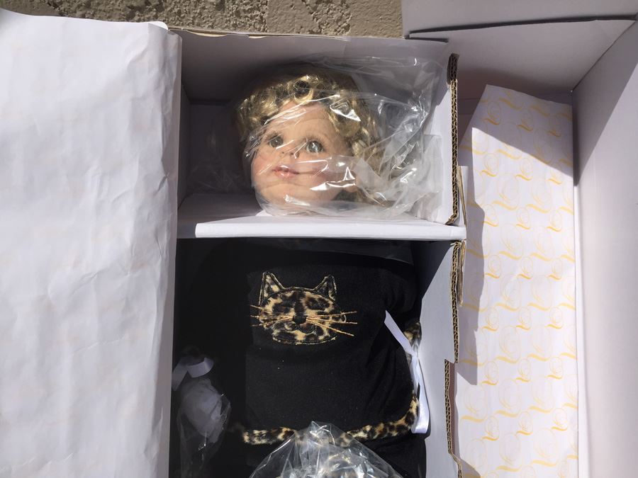 Artista Dolls Doll Cat's Meow New In Box [Photo 2]