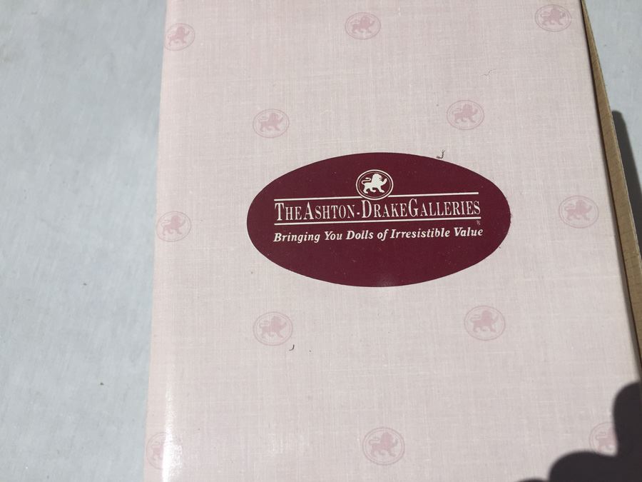 The Ashton-Drake Galleries First Edition Beauty And Grace Collection Isabella Doll By Bill Hanson New In Box [Photo 4]