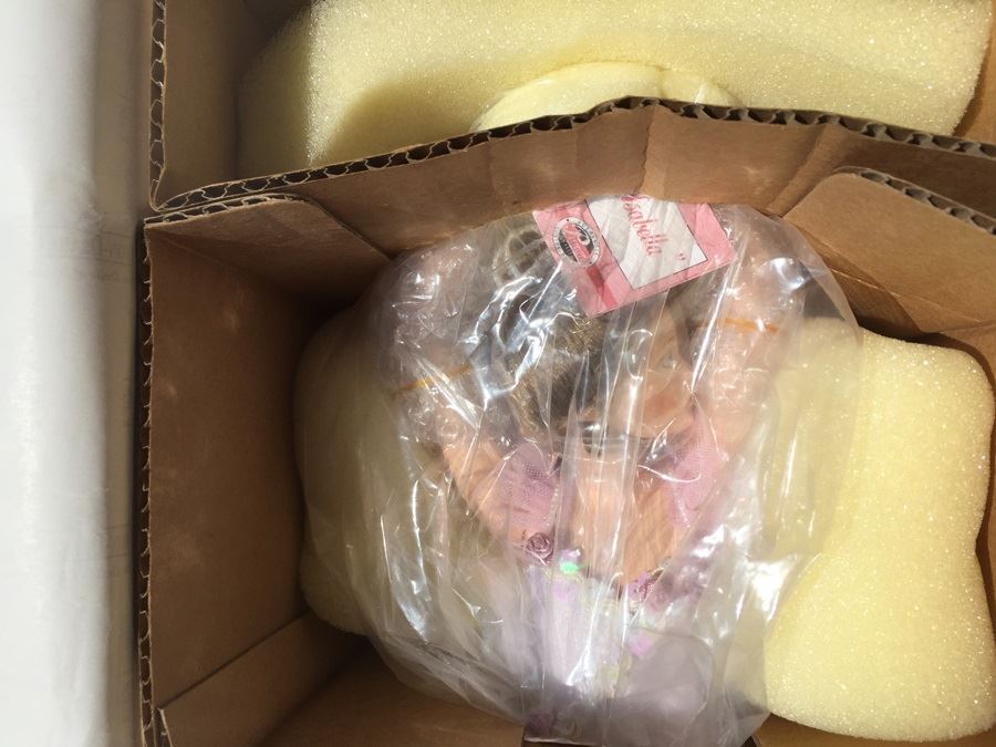 The Ashton-Drake Galleries First Edition Beauty And Grace Collection Isabella Doll By Bill Hanson New In Box [Photo 2]