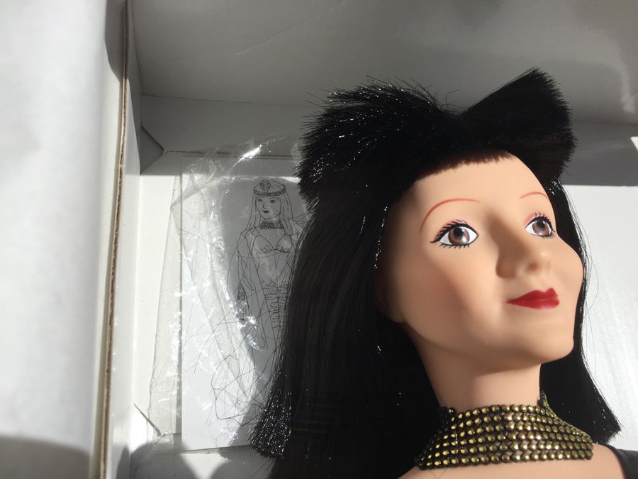 Effanbee Doll Company Claudette Colbert As Cleopatra 1990/1991 New In Box [Photo 8]