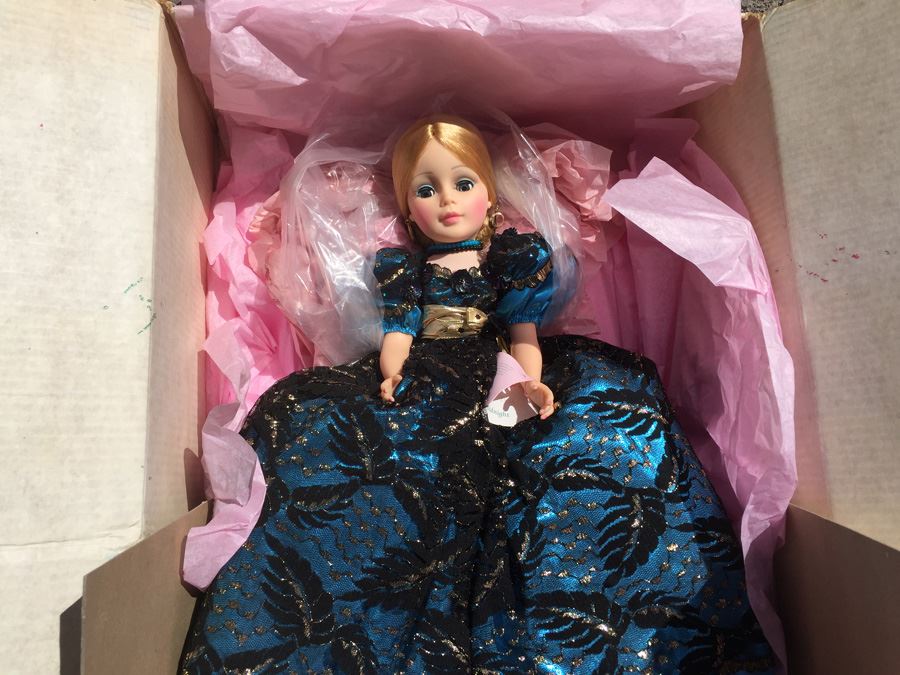 Large Madame Alexander Doll Midnight 2256 In Original Box [Photo 3]