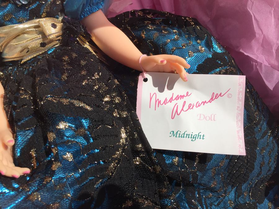 Large Madame Alexander Doll Midnight 2256 In Original Box [Photo 5]