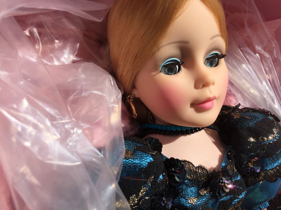 Large Madame Alexander Doll Midnight 2256 In Original Box [Photo 4]