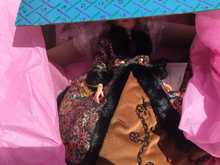 Large Madame Alexander Doll Natasha 2255 In Original Box [Photo 5]